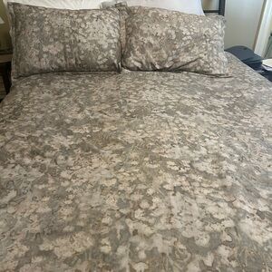 West Elm Abstract Hydrangeas Queen Duvet Cover